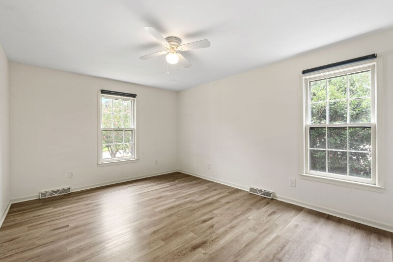 Building Photo - 111 Ticonderoga Dr