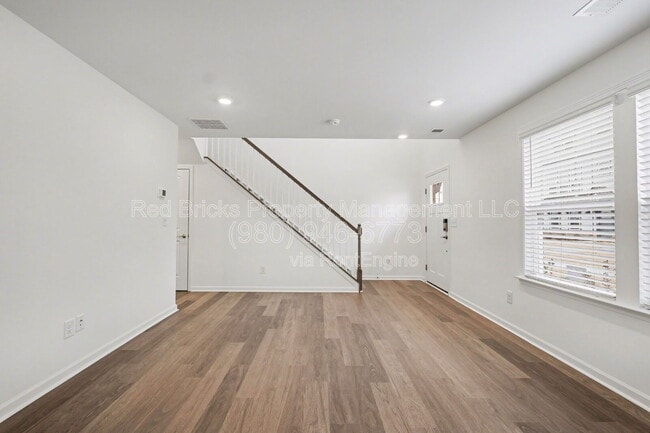 Building Photo - 2007 Hawksworth Ln