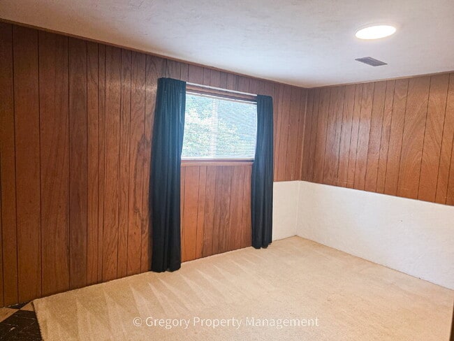 Building Photo - 4908 Dogwood Dr