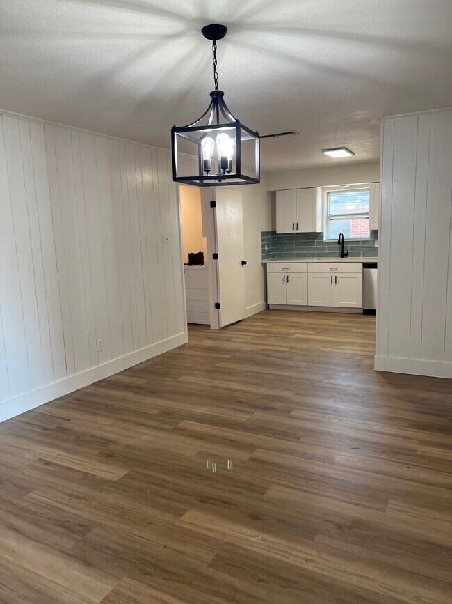 Building Photo - 3302 Canton St