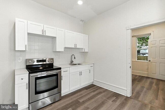 Building Photo - 22 N 53rd St