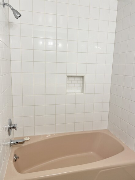 Guest Bathroom - 12815 NE Fremont St