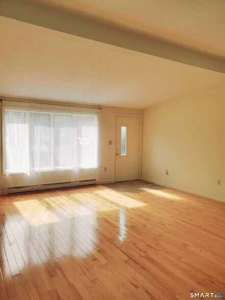 Building Photo - 25 Oakview Cir