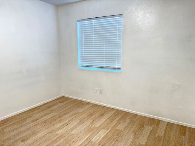 Building Photo - 3421