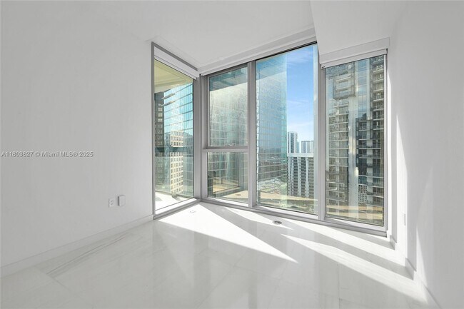 Building Photo - 300 Biscayne Blvd Way