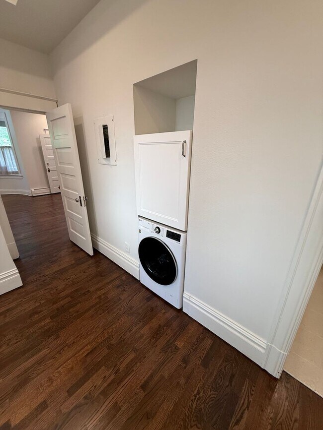 Building Photo - Remodeled one bedroom Condo for Rent in Do...
