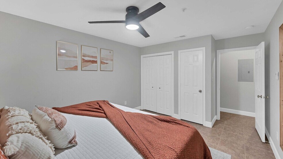 Building Photo - 730 E Mather St