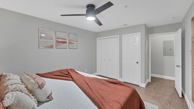 Building Photo - 730 E Mather St