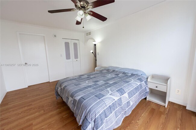 Building Photo - 17011 N Bay Rd