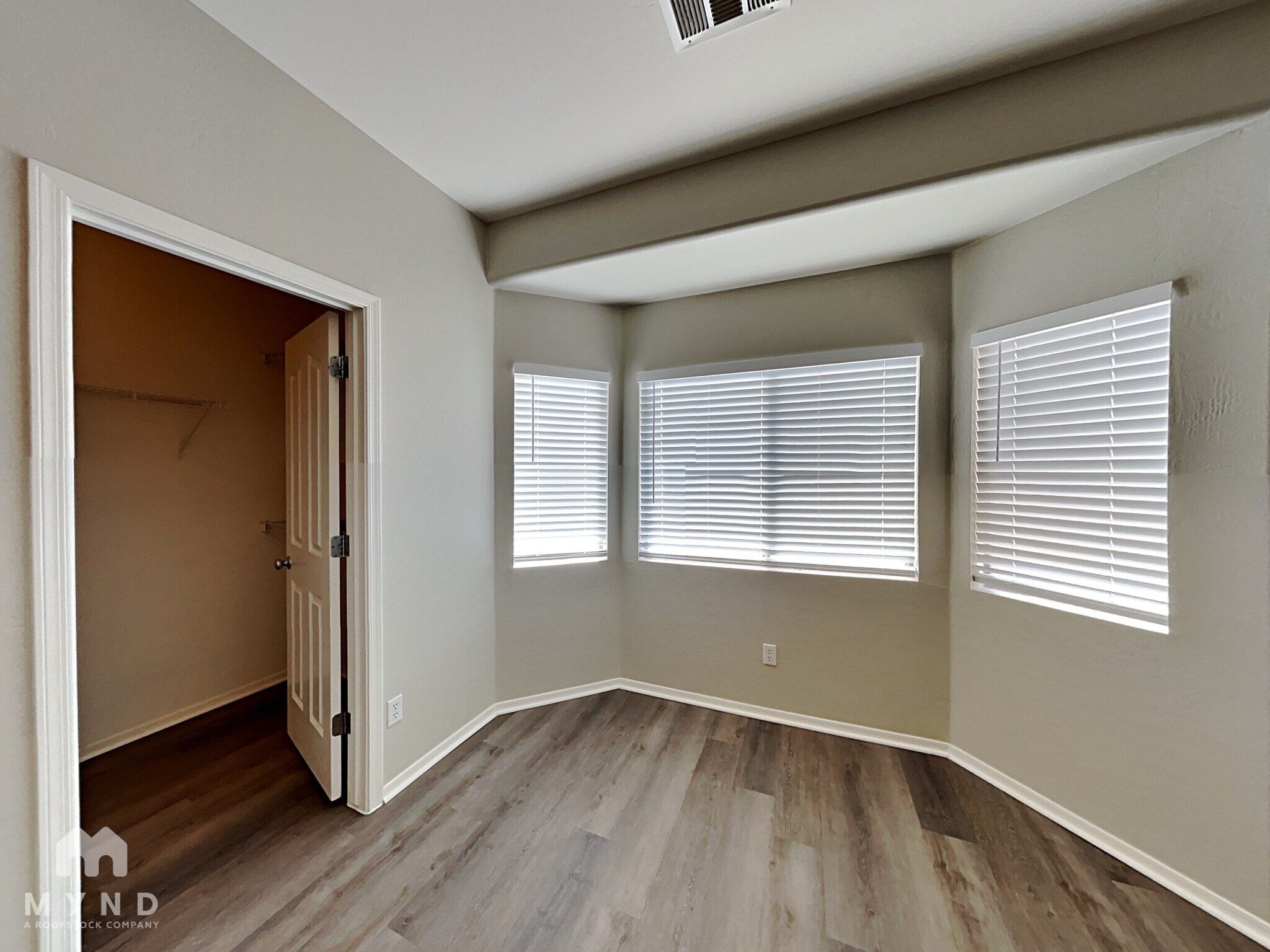 Building Photo - 15219 W Shaw Butte Dr