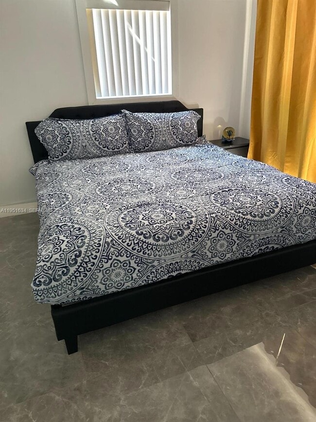 Building Photo - 5620 SW 38th St