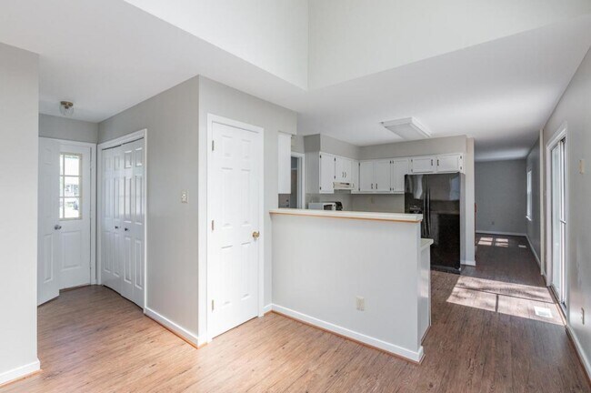Building Photo - 8915 Castle Point Dr