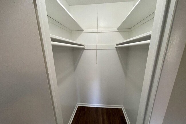 Building Photo - Oakside Apartments