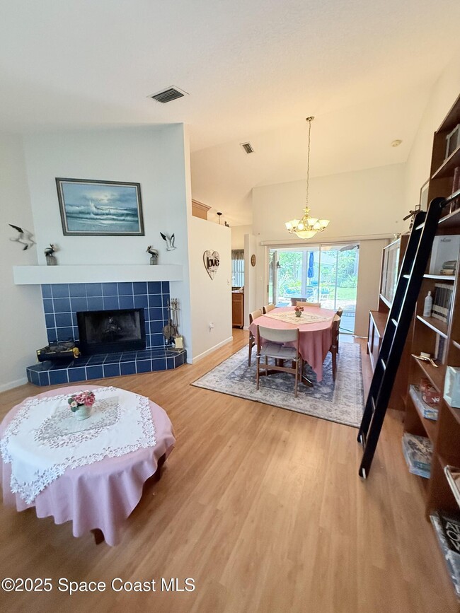 Building Photo - 106 Delvalle St