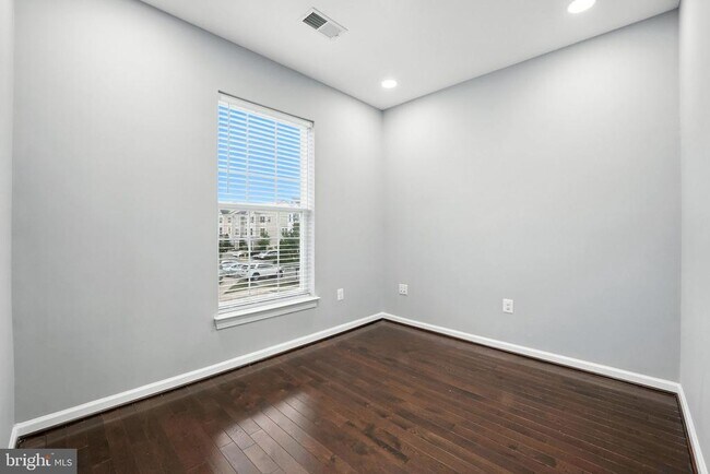 Building Photo - 7416 Riding Meadow Way