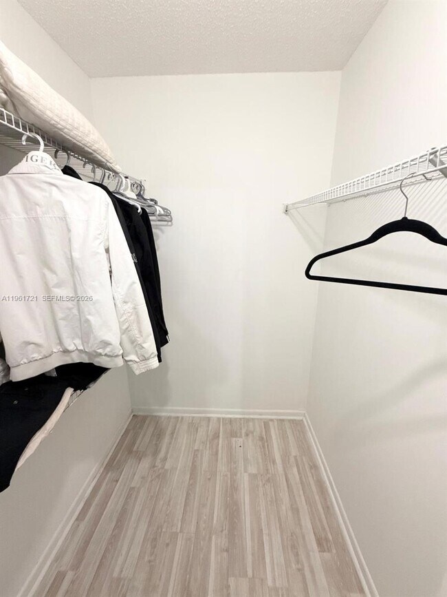 Building Photo - 19501 E Country Club Dr