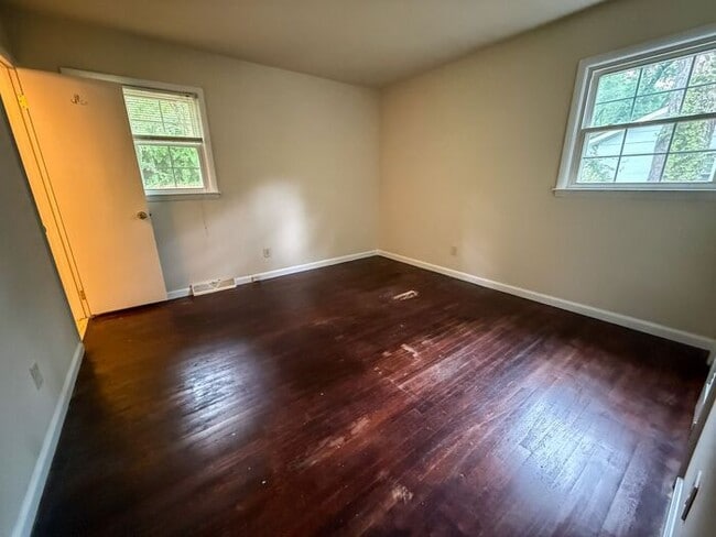 Building Photo - Spacious Ranch Home on Large Corner Lot Near North Hills