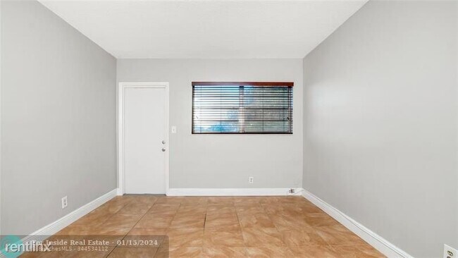 Building Photo - 1 br, 1 bath House - 1855 Plunkett St Apt 403