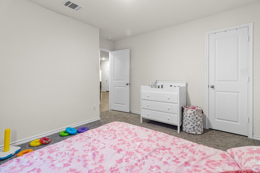 Building Photo - 2928 Roper St