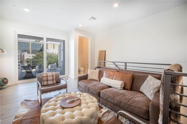 Building Photo - 536 4th Ave S