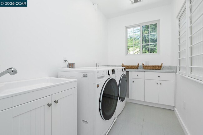 Building Photo - 3898 Happy Valley Rd