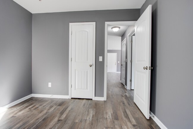 Building Photo - 138 Main St N