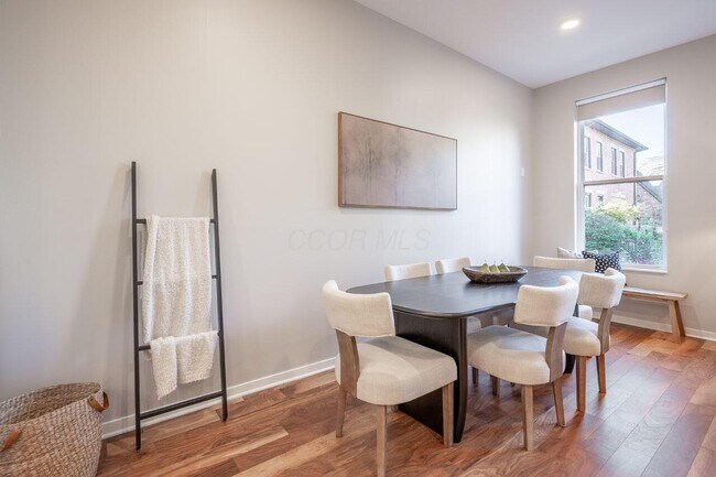 Building Photo - 598 Lathrop St