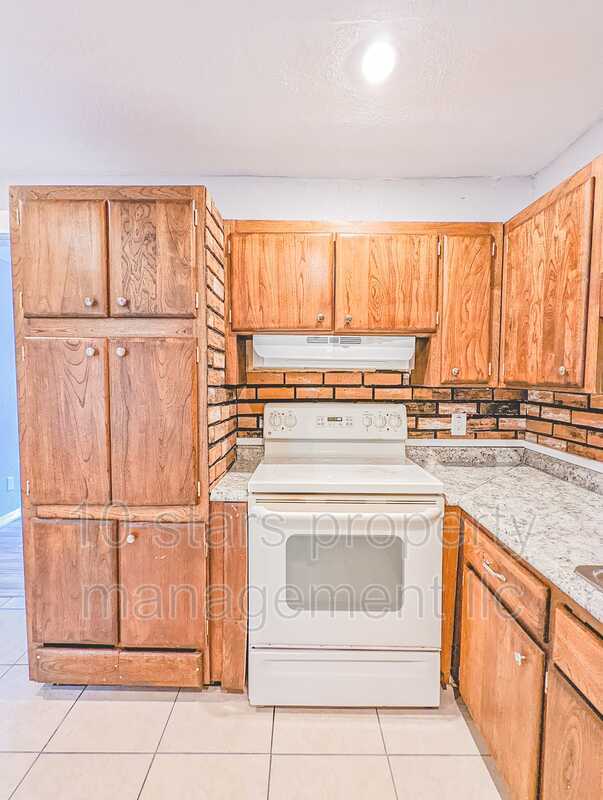 Building Photo - 2705 4th St S