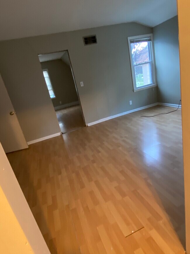 Building Photo - 929 E Clarke St