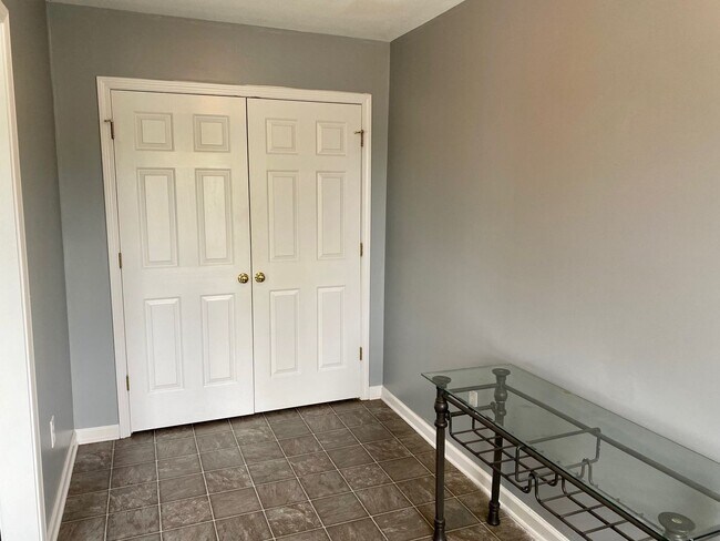 Building Photo - West AVL - Spacious Home in Scenic Bluff Subdivision