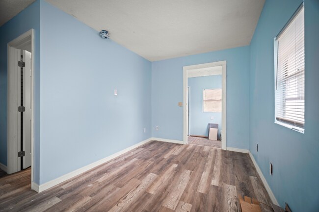 Building Photo - 1723 E 23rd St