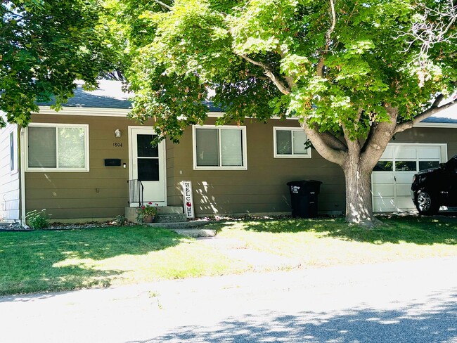 Primary Photo - Clean Remodeled Midtown Home!