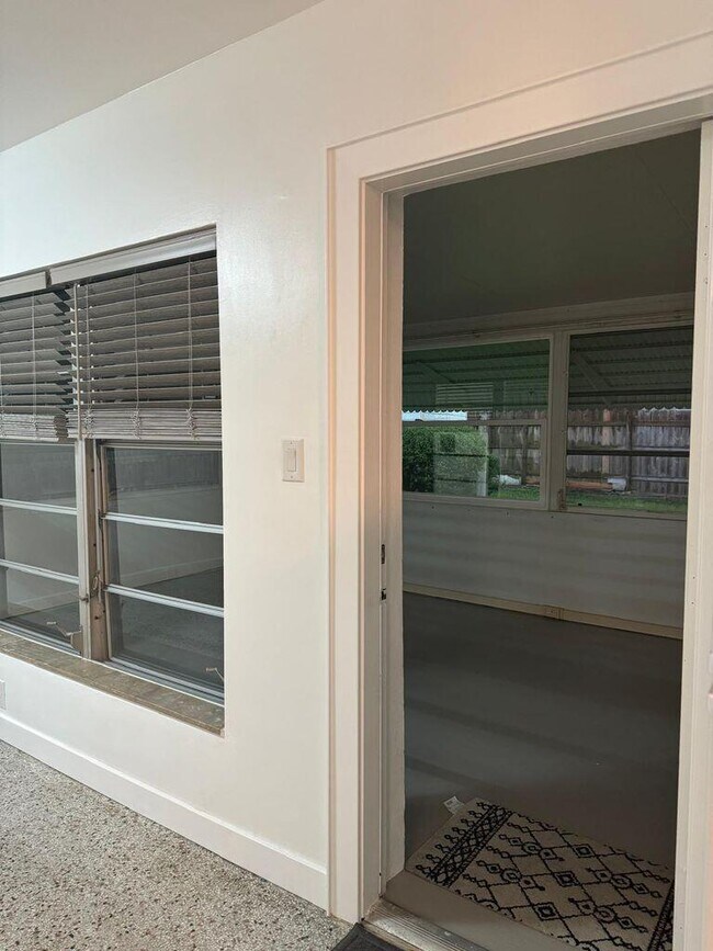 Building Photo - 233 24th St