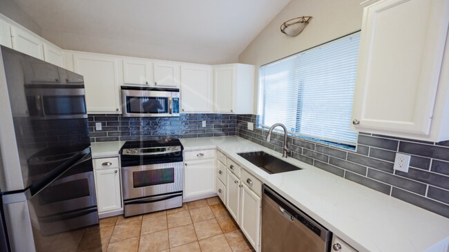 Building Photo - Charming Ahwatukee Home in Gated Community...