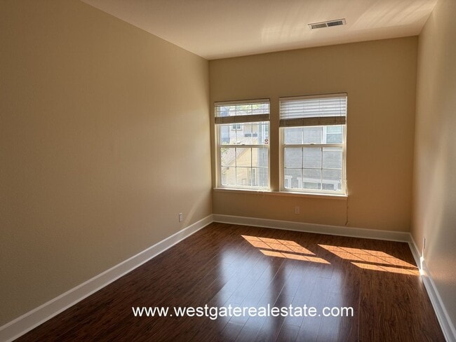 Building Photo - 415 Matteri Cir