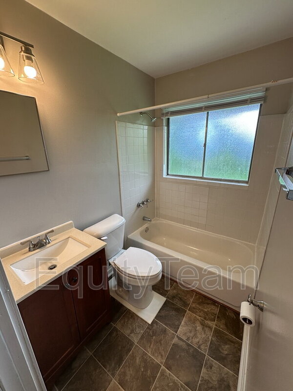 Building Photo - 5106 Chantilly Dr