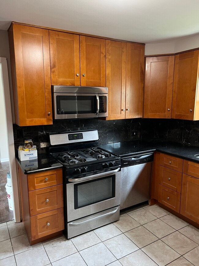 Building Photo - 1050 W Touhy Ave