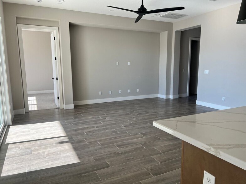 Building Photo - 2557 Orinoco Pl