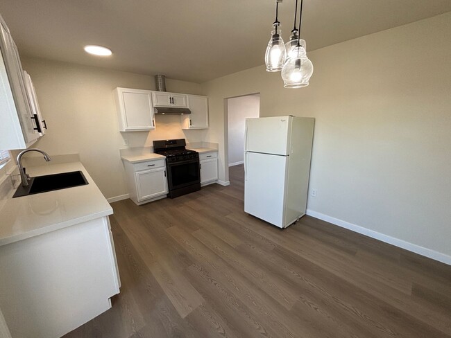 Building Photo - Fully Renovated 2BD/1BA Duplex Unit | Eucalyptus Ave, Moreno Valley