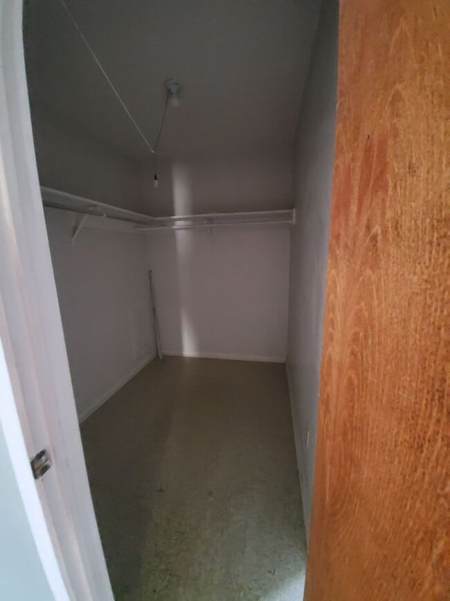 Building Photo - 202 S Willis St