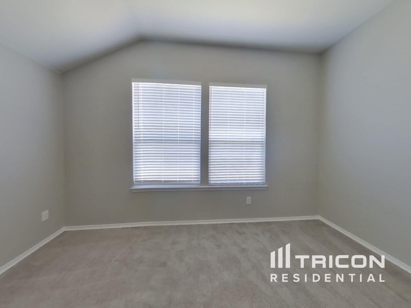Building Photo - 558 Hickory Ln