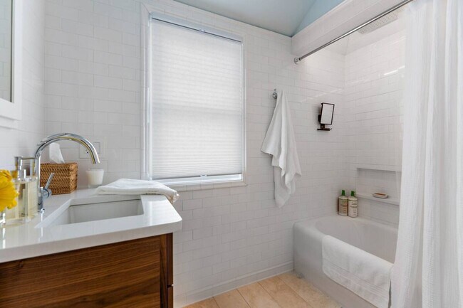Building Photo - Fully Furnished Luxury Home – Just 3 Block...