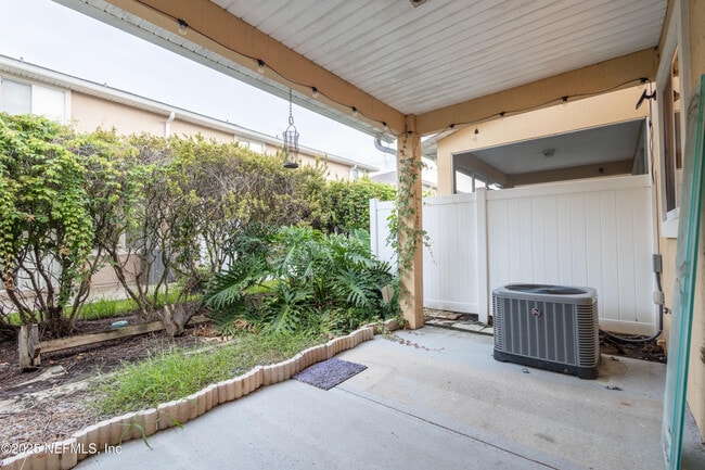 Building Photo - 8870 Inlet Bluff Dr