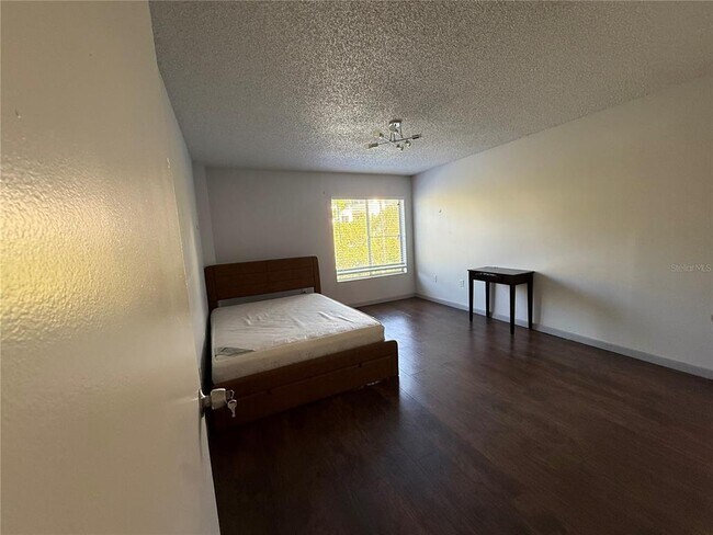 Building Photo - 621 99th Ave N