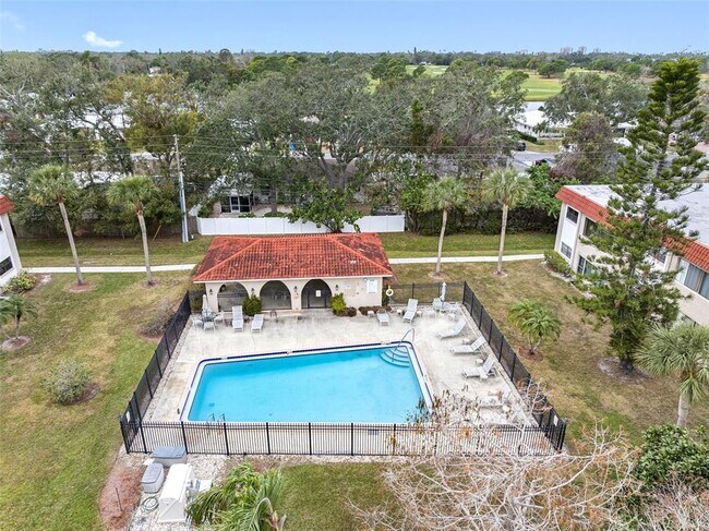 Building Photo - 1750 Belleair Forest Dr