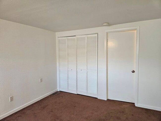 Building Photo - 3Bd/2Ba Single Story Home-For viewing!