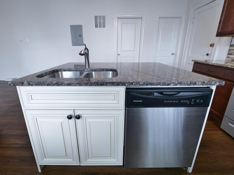 Building Photo - 3156 N Central Park Ave