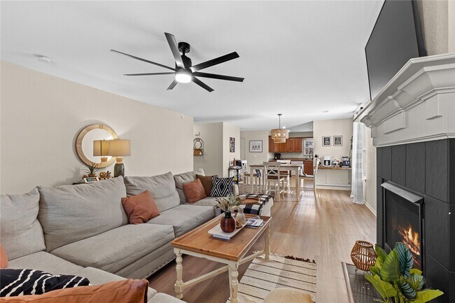 Building Photo - 4462 W Alberta St