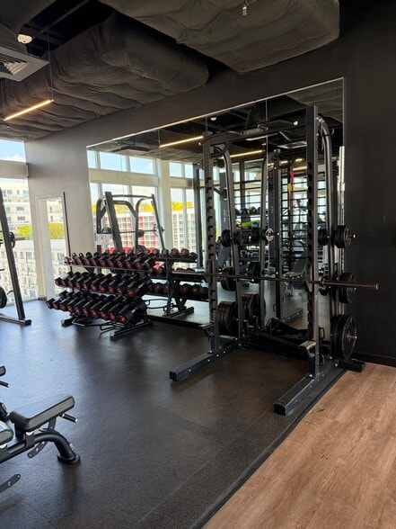 Building Photo - 237 NE 33rd St