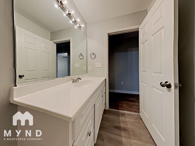 Building Photo - 1334 Reid St